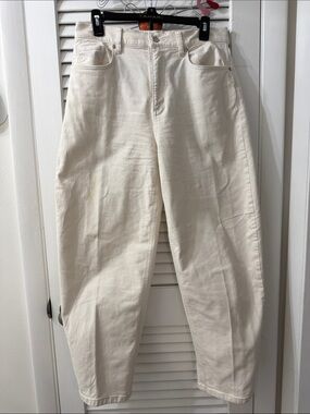 Loft Ladies off-White Barrell jeans. Size 6